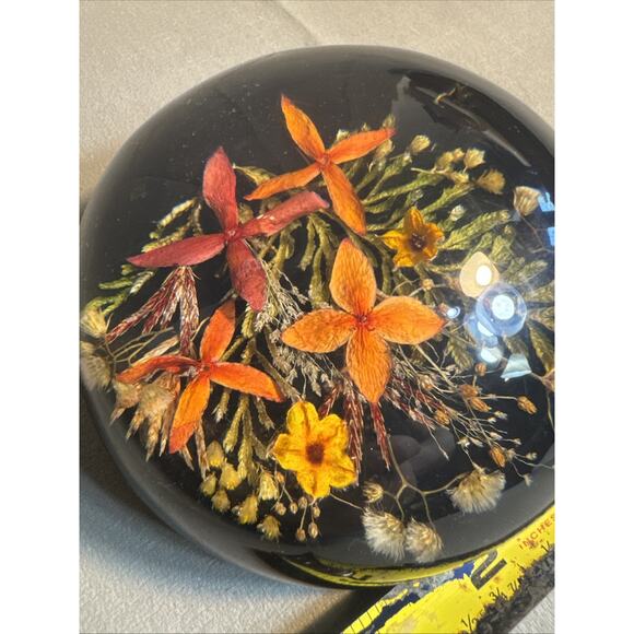 Original Carole Dunnett English Wild Flower Acrylic Paperweight 4” - Picture 6 of 6